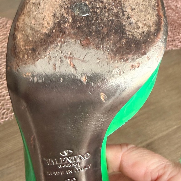 Valentino Green Patent Peep-Toe Heel with Bow Accent - Picture 4 of 7